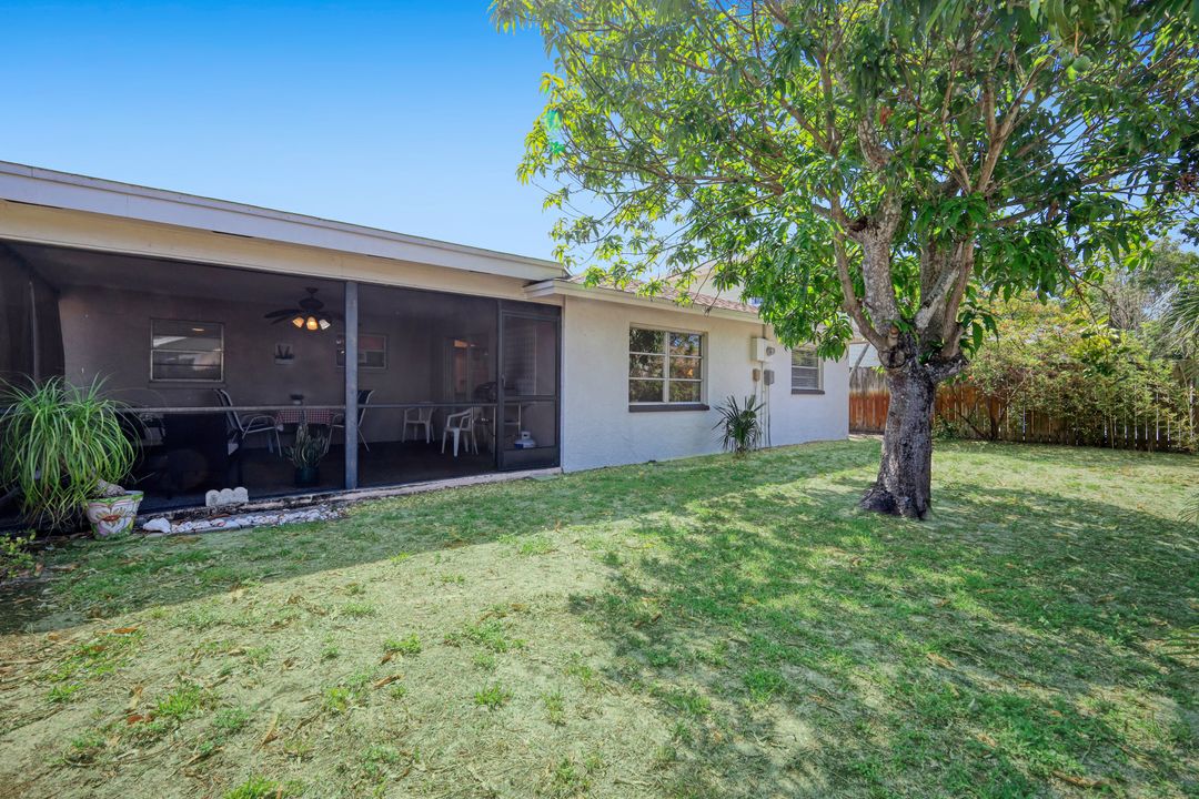 4587 Capri Dr, Naples, FL 34103