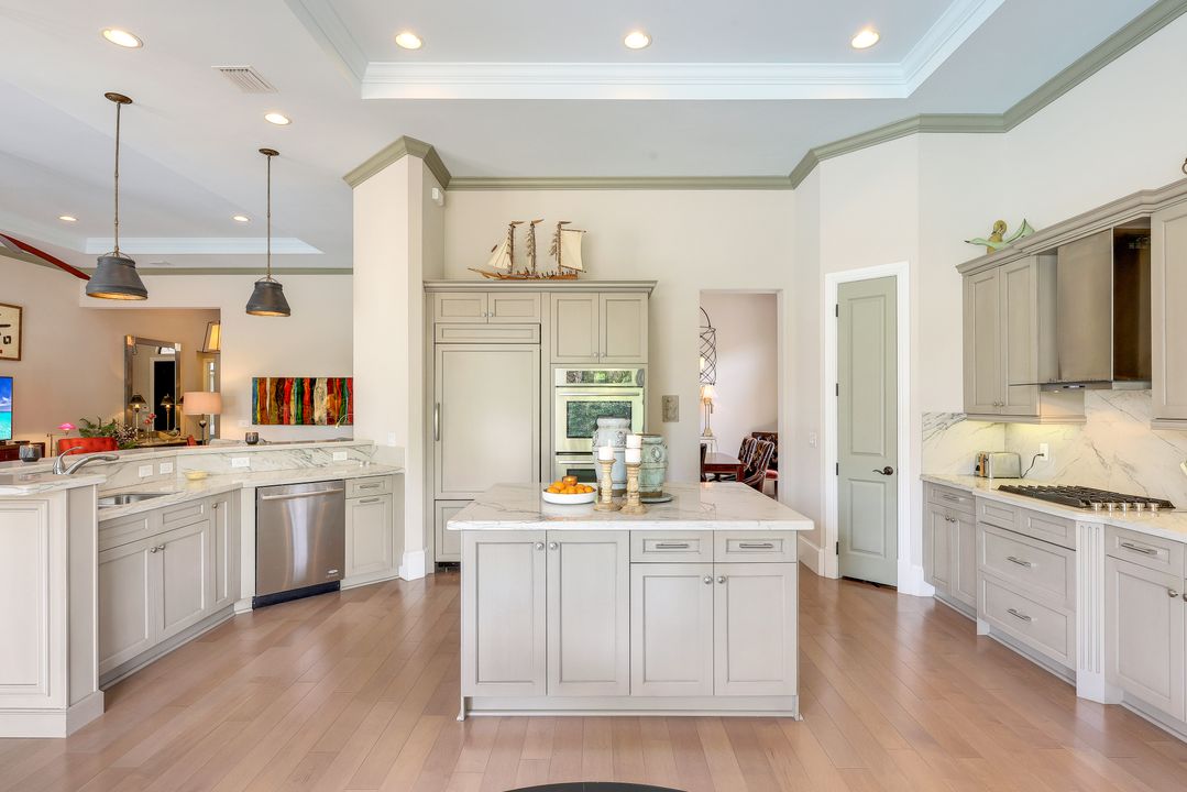 2239 Residence Cir, Naples, FL 34105