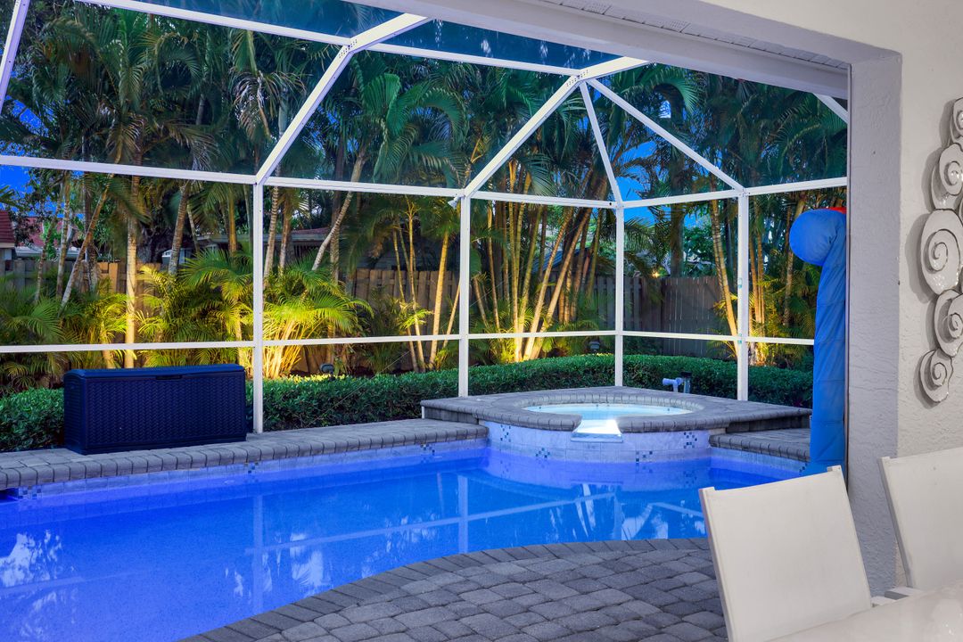 661 97th Ave N, Naples, FL 34108