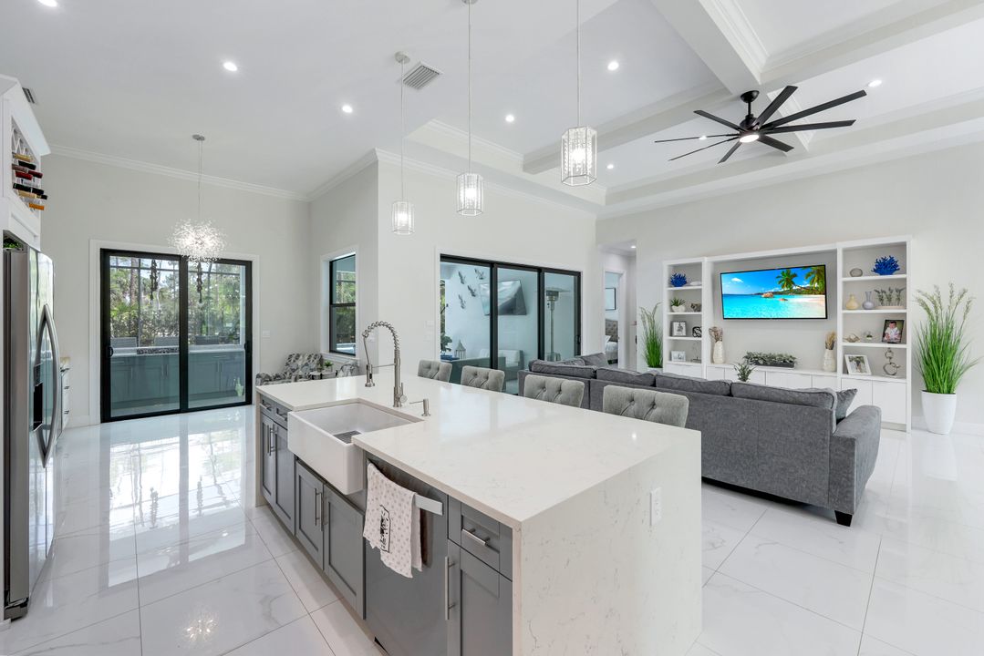 367 14th Ave NE, Naples, FL 34120