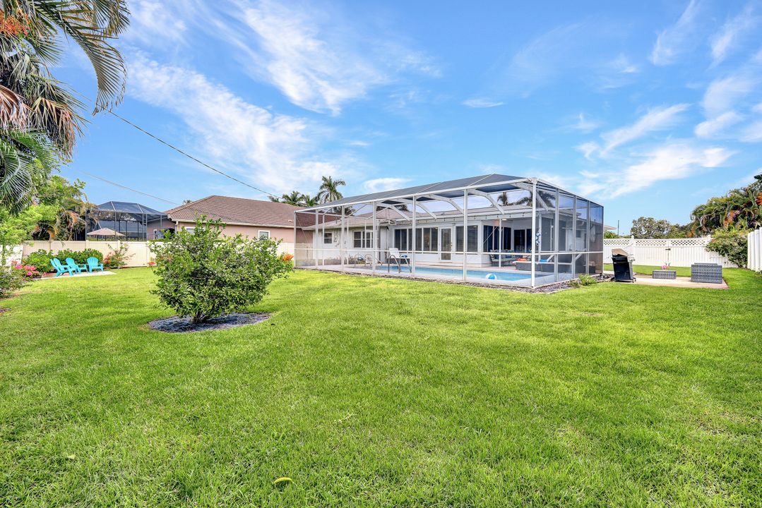 576 93rd Ave N, Naples, FL 34108