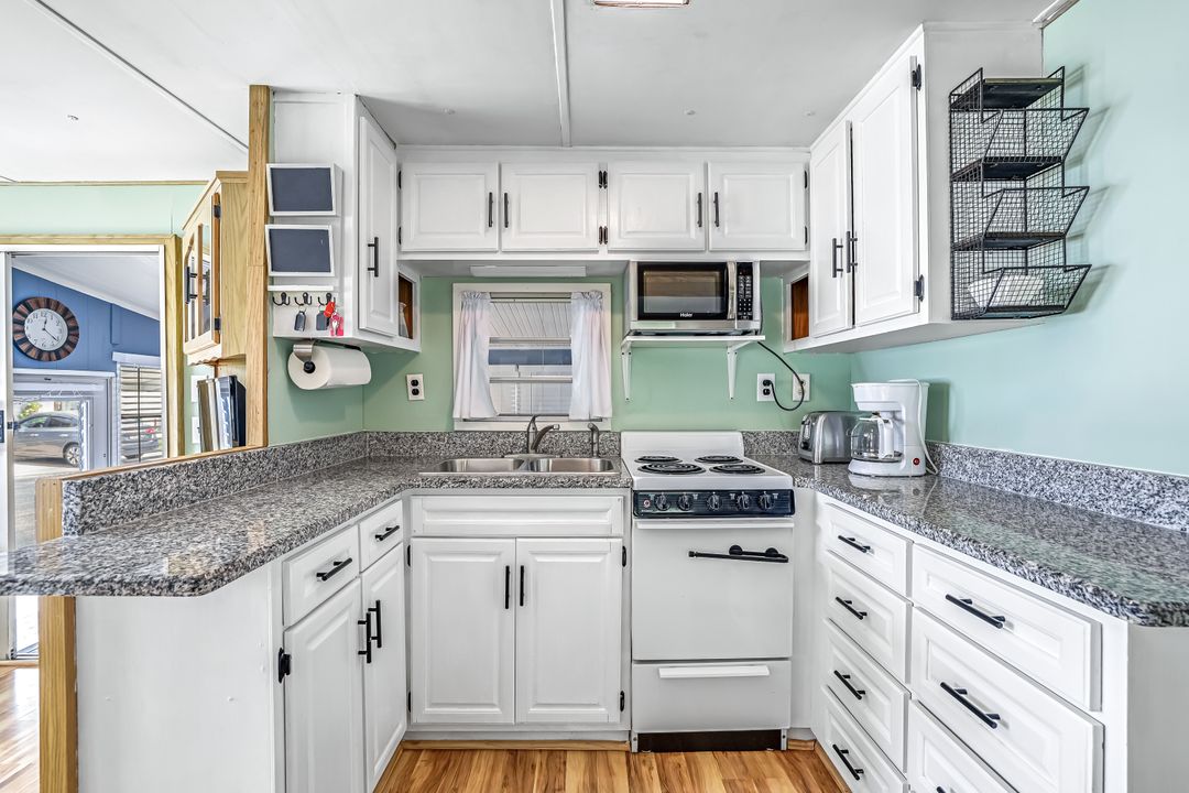 27 Jasper Dr, Naples, FL 34114