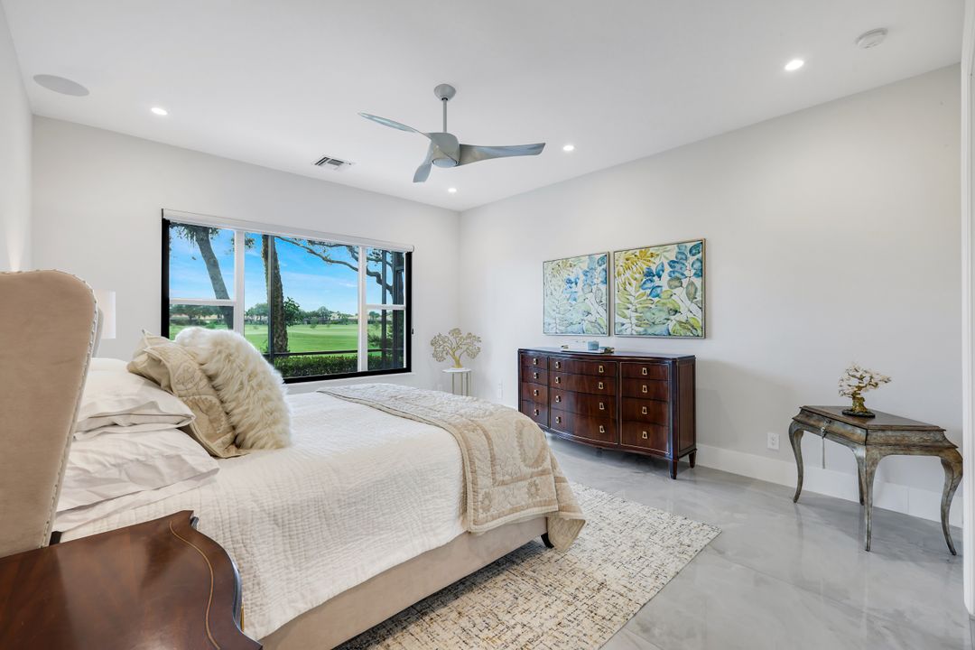 11907 Hedgestone Ct, Naples, FL 34120