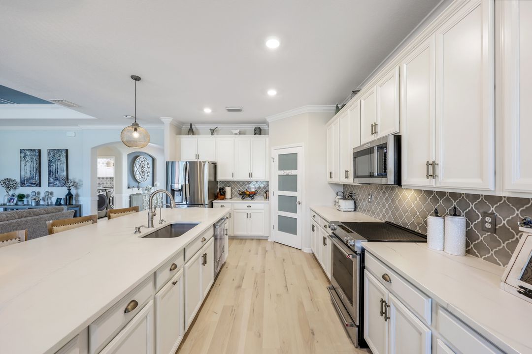 17476 Ashcomb Wy, Estero, FL 33928