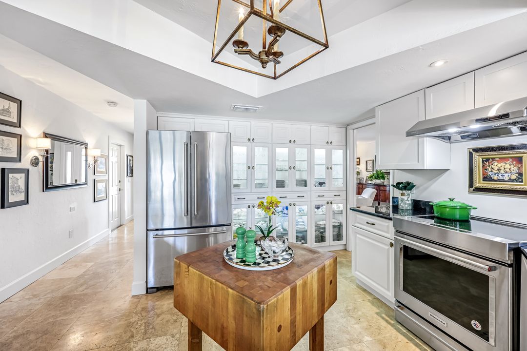 87 Burning Tree Dr, Naples, FL 34105