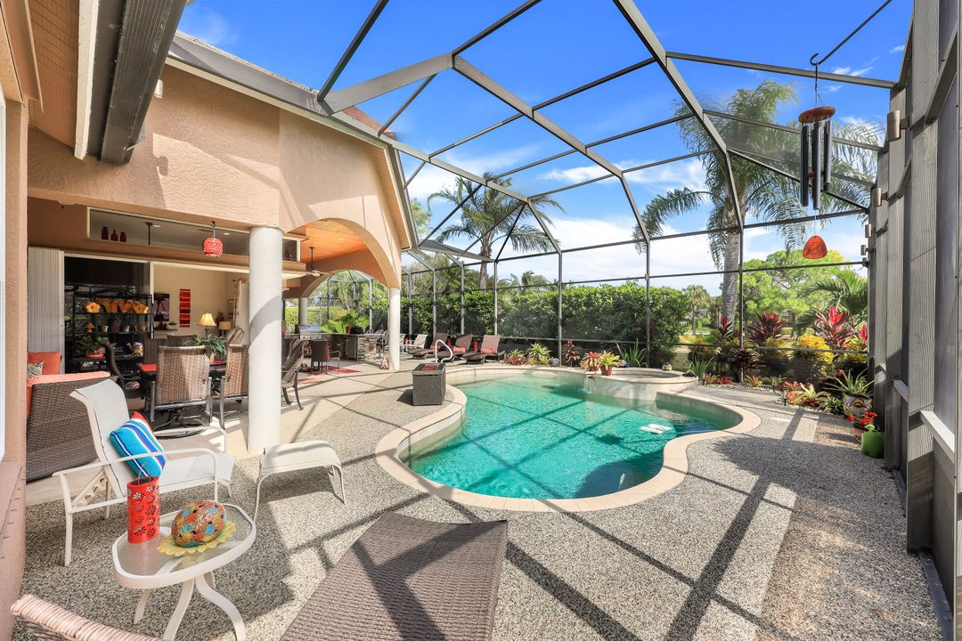 5926 Amberwood Dr, Naples, FL 34110