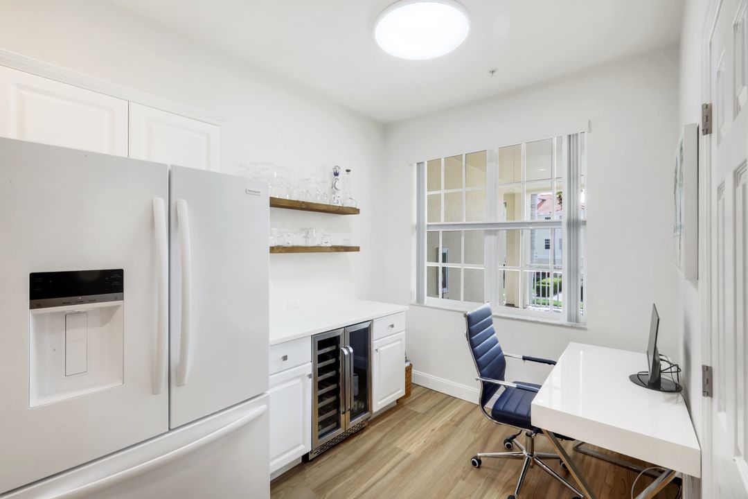 4843 Hampshire Ct #105, Naples, FL 34112