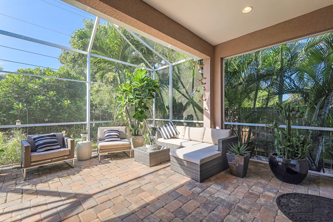 838 95th Ave N, Naples, FL 34108