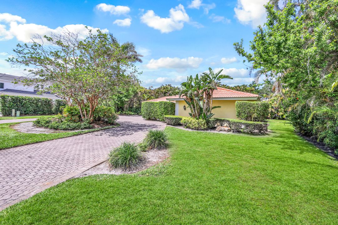 723 Willowhead Dr, Naples, FL 34103