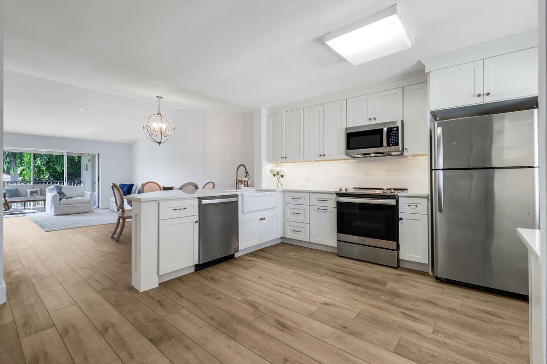 7767 Jewel Ln #203, Naples, FL 34109