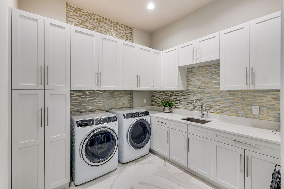 760 Park Shore Dr, Naples, FL 34103