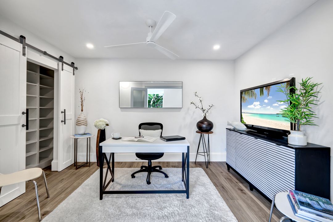 563 Park Shore Dr, Naples, FL 34103