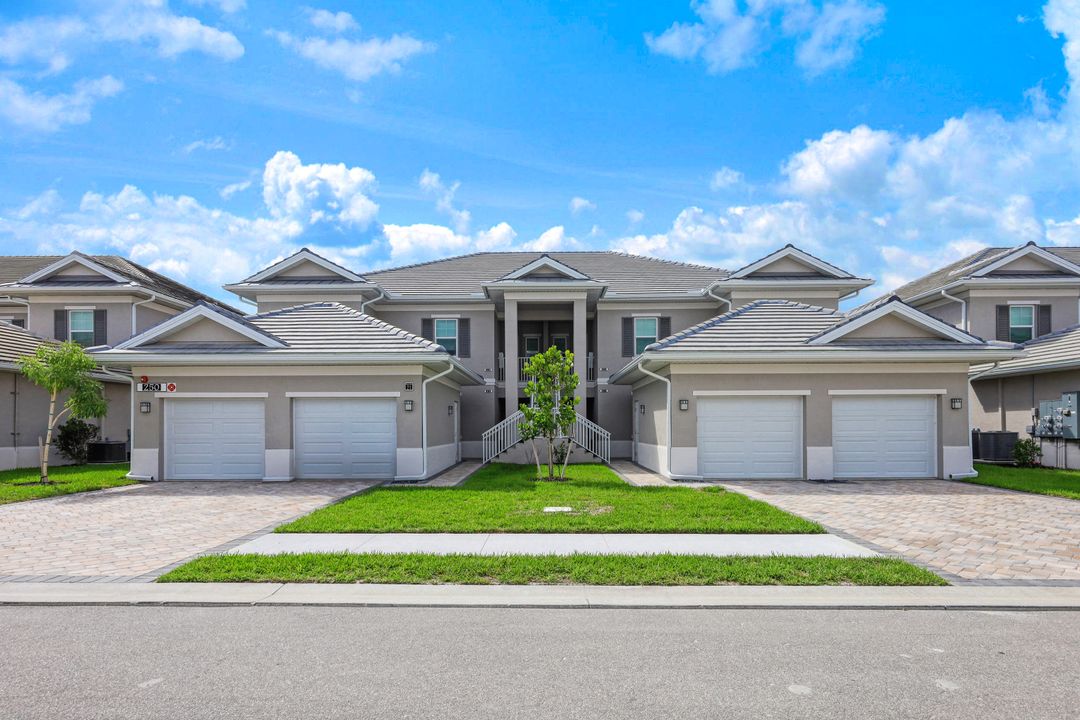 250 Indies Dr E  #202, Naples, FL 34114
