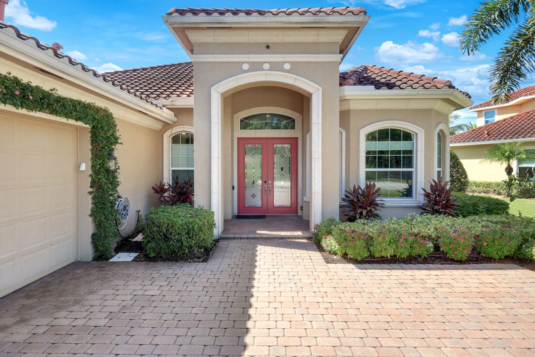 9333 Campanile Cir, Naples, FL 34114