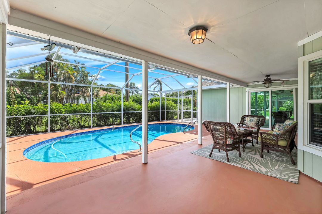 9814 Country Oaks Dr, Fort Myers, FL 33967