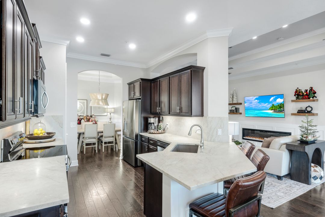 8783 Coastline Ct #202, Naples, FL 34120