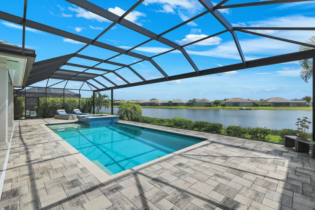14386 Laguna Spgs Ln, Naples, FL 34114