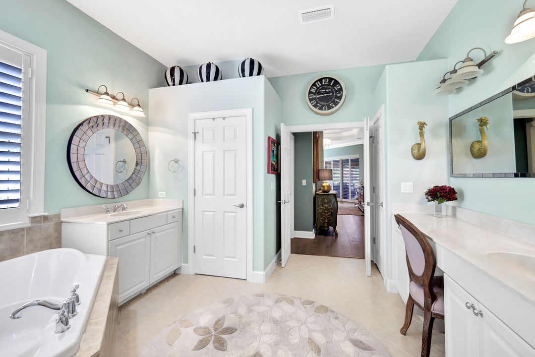 9784 Nickel Ridge Cir, Naples, FL 34120