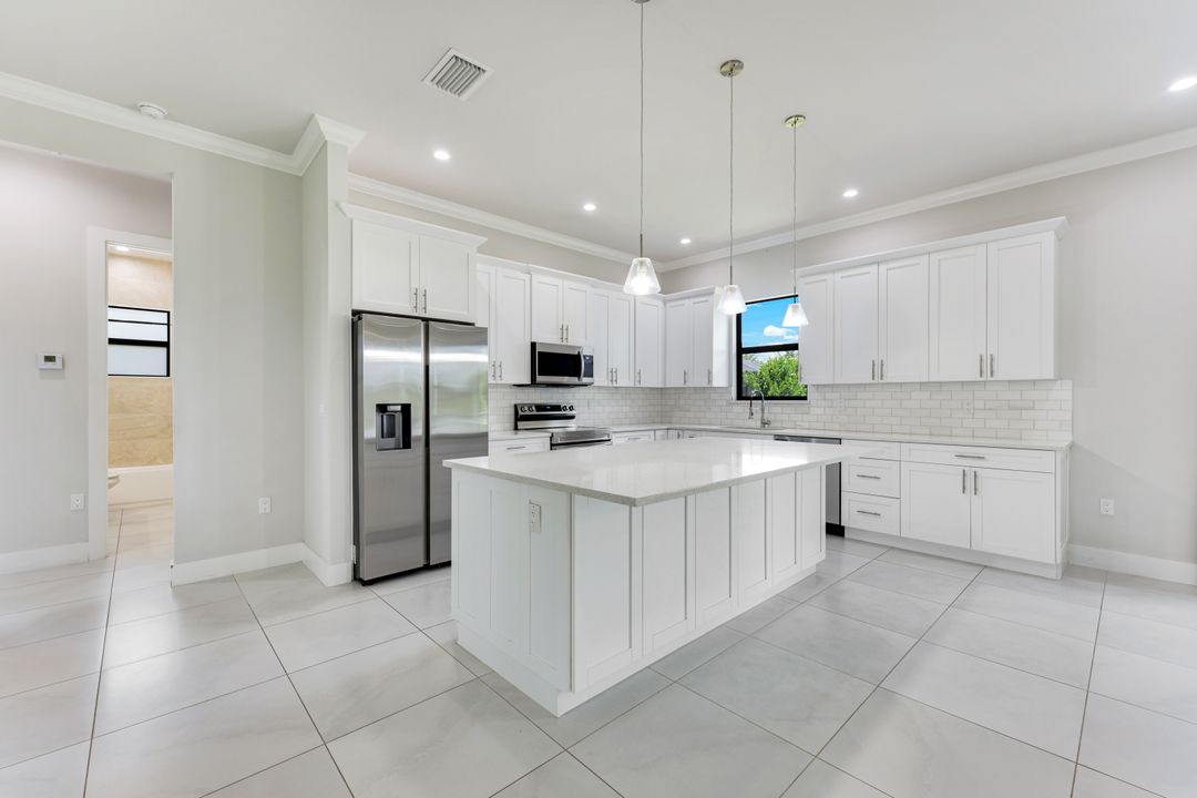 2017 47th Ave NE, Naples, FL 34120