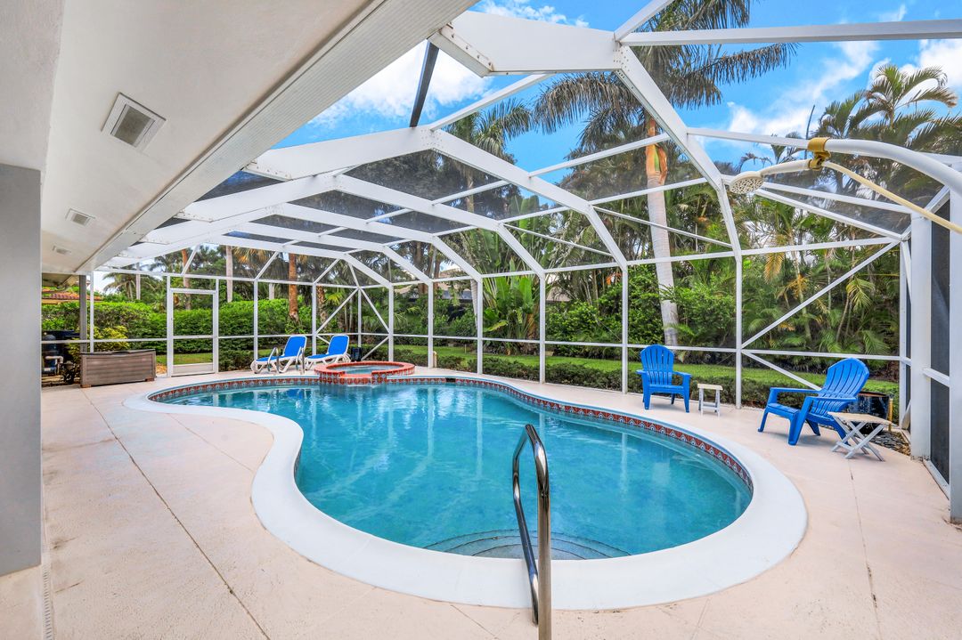 727 Park Shore Dr, Naples, FL 34103