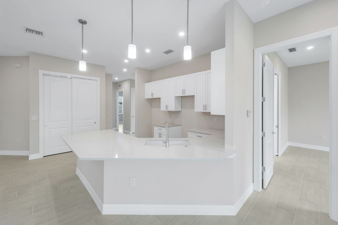 280 Antilles Wy E #101, Naples, FL 34112