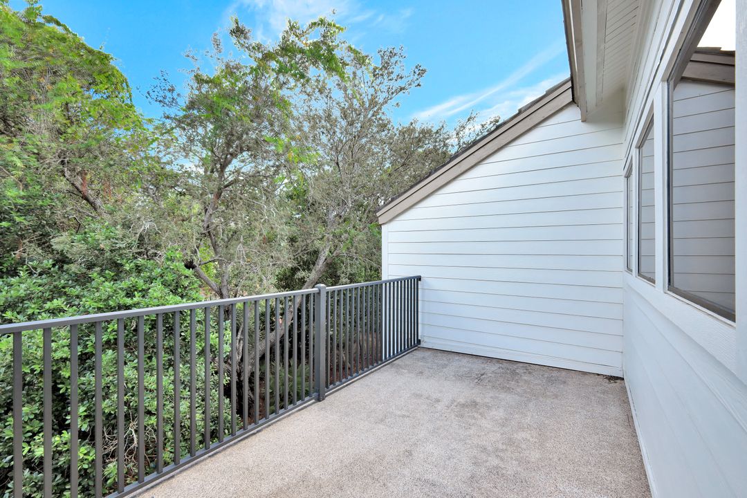 27105 Oakwood Lake Dr, Bonita Springs, FL 34134