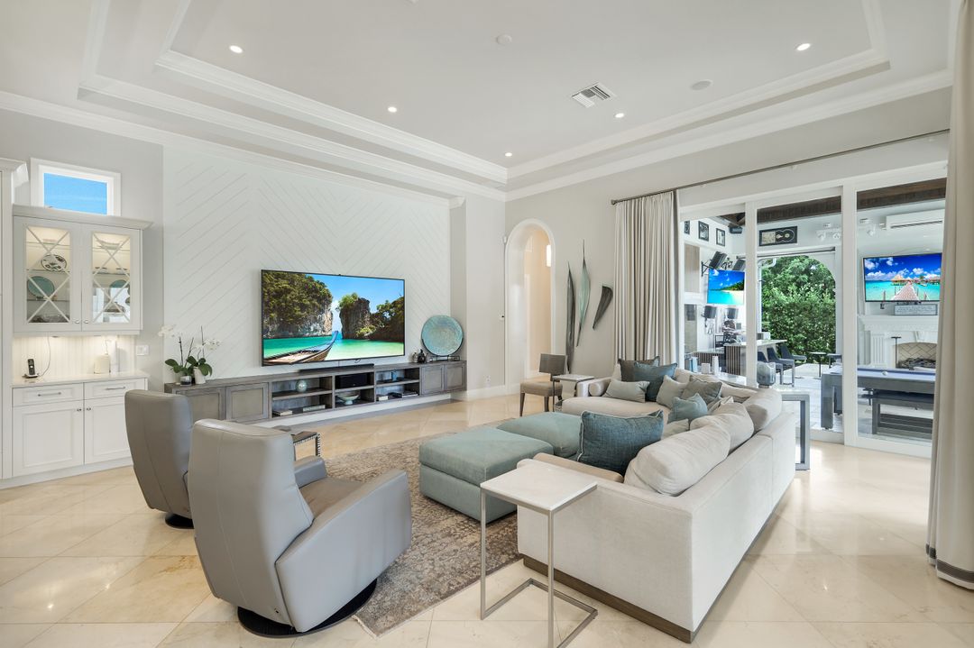 2885 Escada Ct, Naples, FL 34109