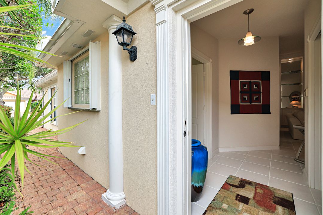 4307 Redonda Ln, Naples, FL 34119