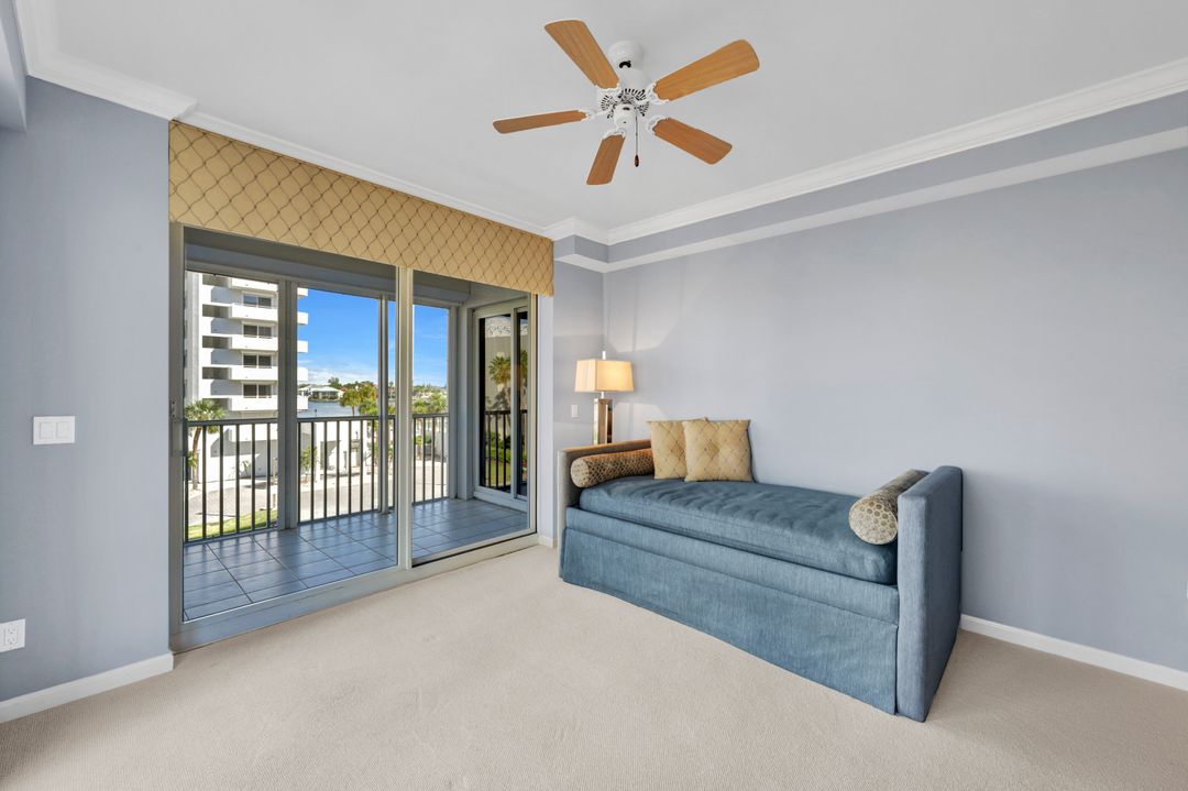 9811 Gulf Shore Dr #203, Naples, FL 34108