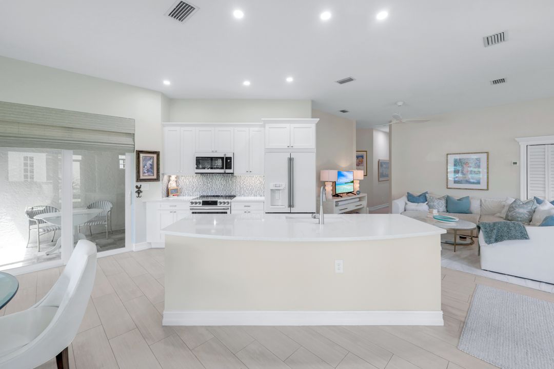 9172 Las Maderas Dr, Bonita Springs, FL 34135