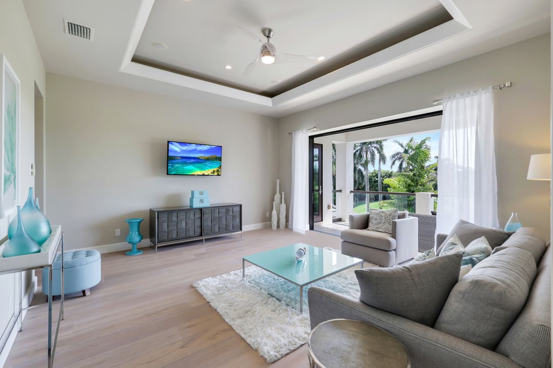 875 Wedge Dr, Naples, FL 34103