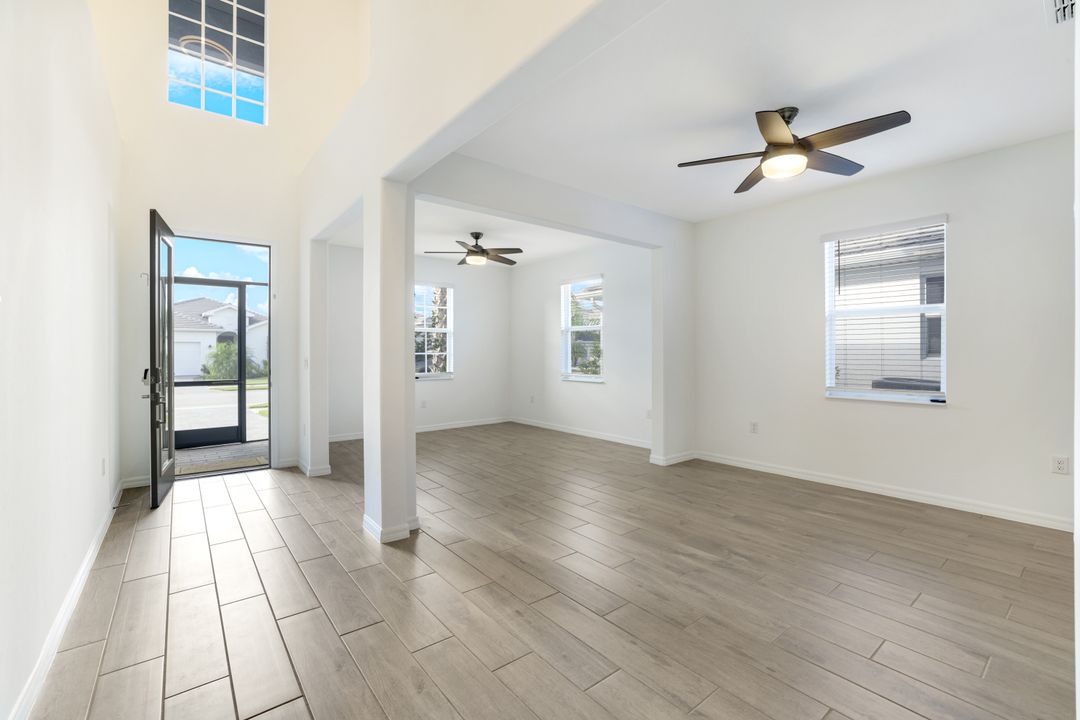 2253 Avocado Ln, Naples, FL 34120
