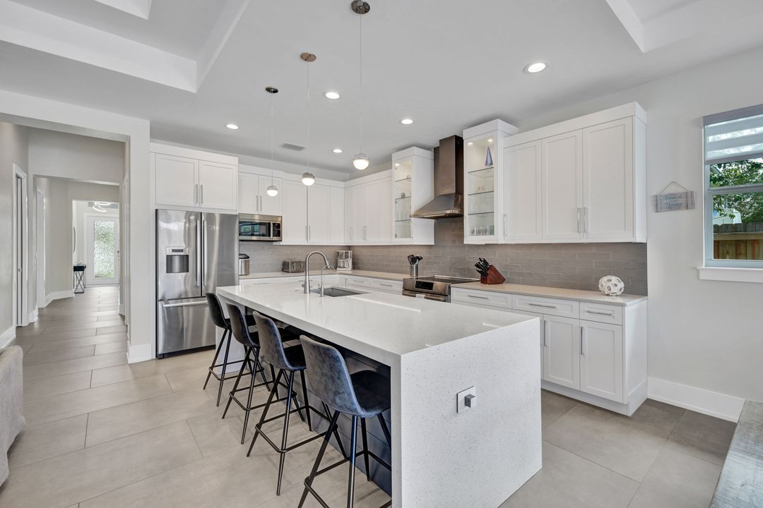 574 94th Ave N, Naples, FL 34108