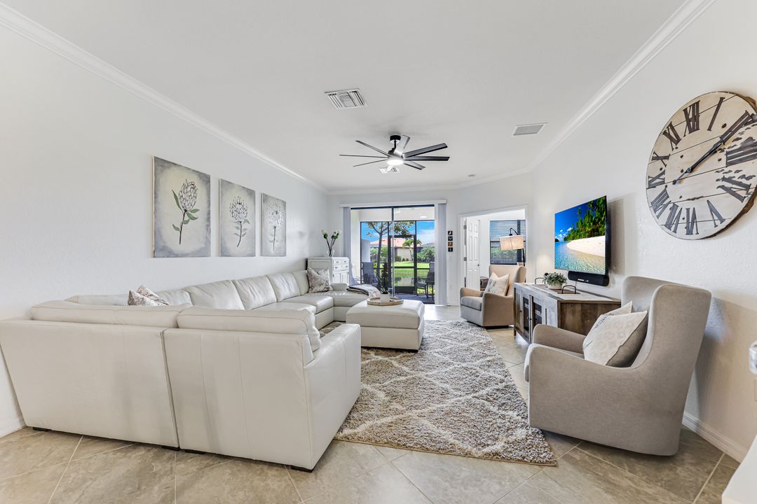 1427 Oceania Dr, Naples, FL 34113