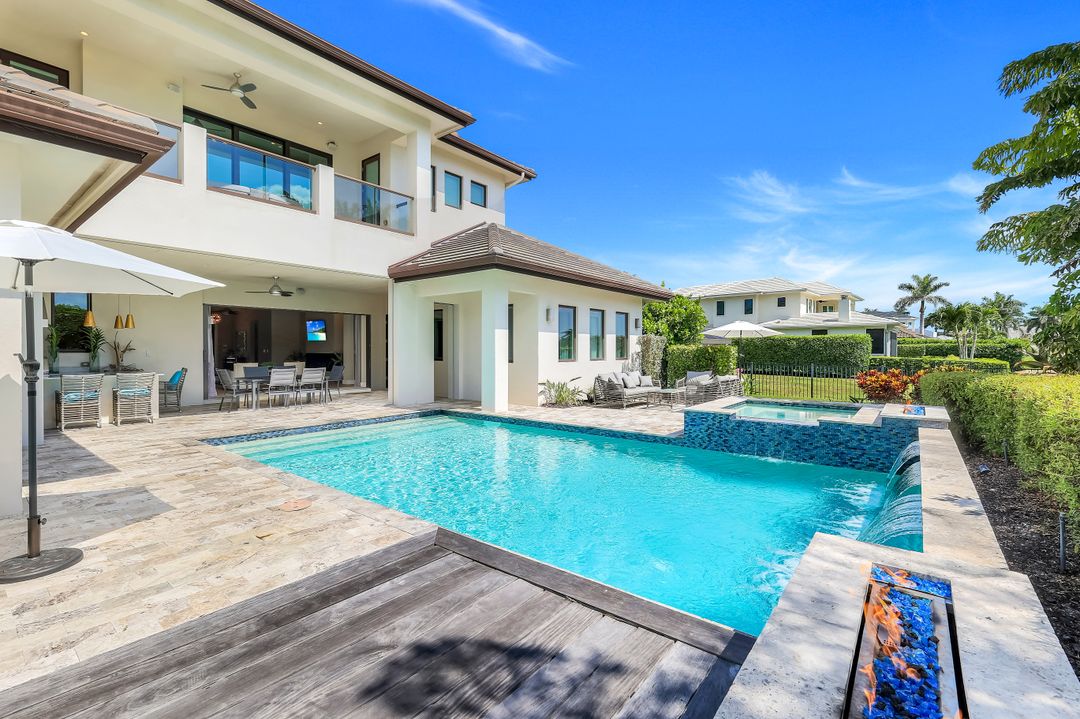 875 Wedge Dr, Naples, FL 34103