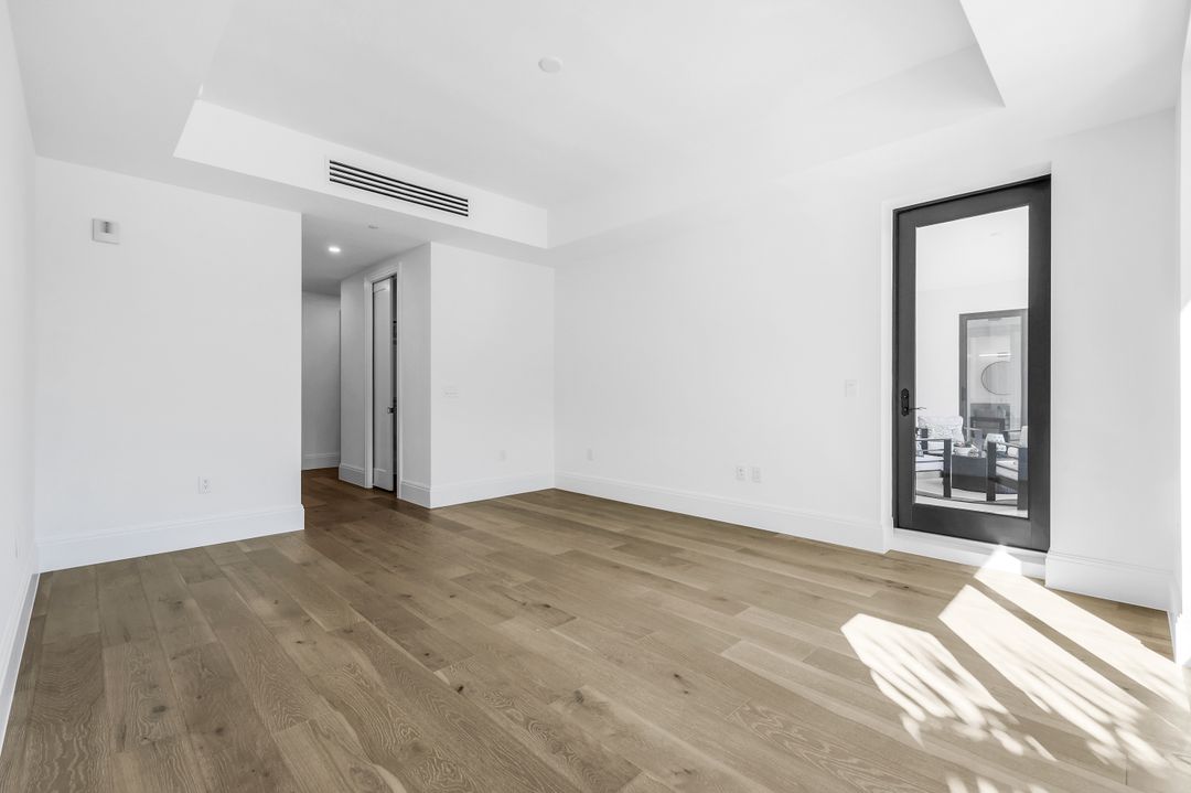 1130 3rd Ave S #211, Naples, FL 34102