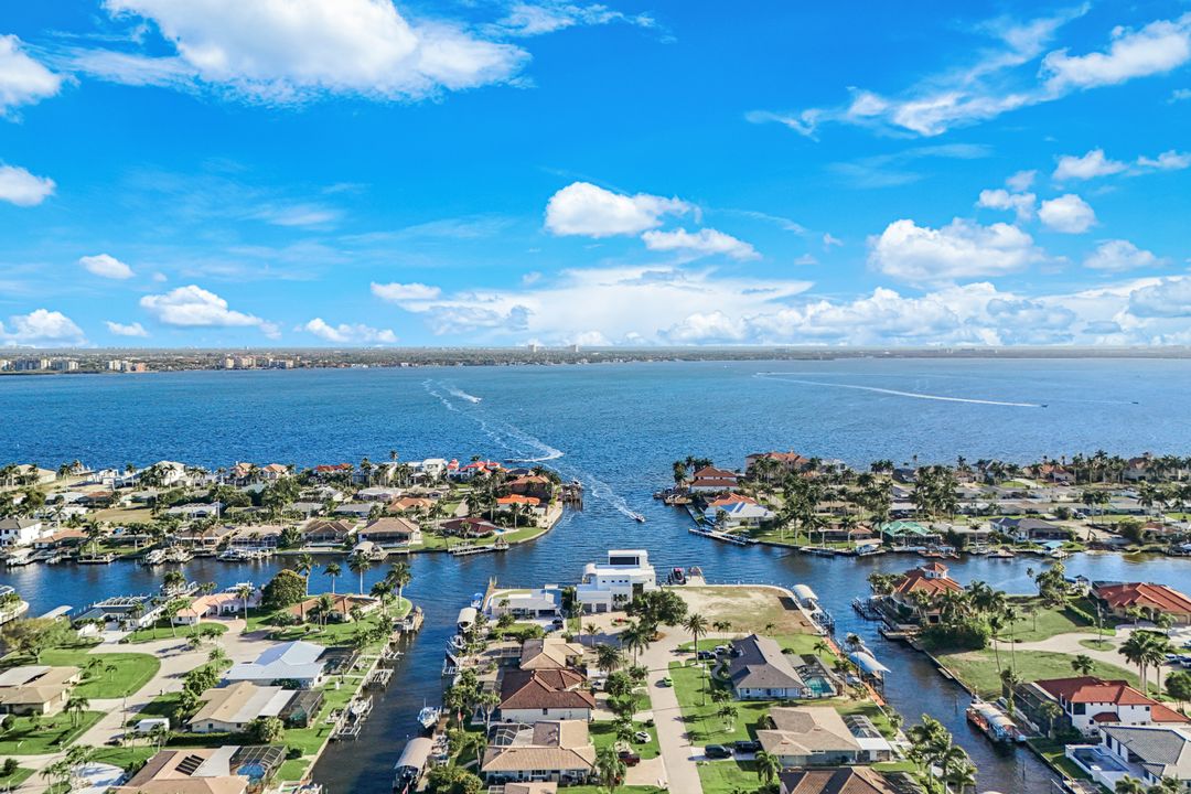 5384 Colonade Ct, Cape Coral, FL 33904