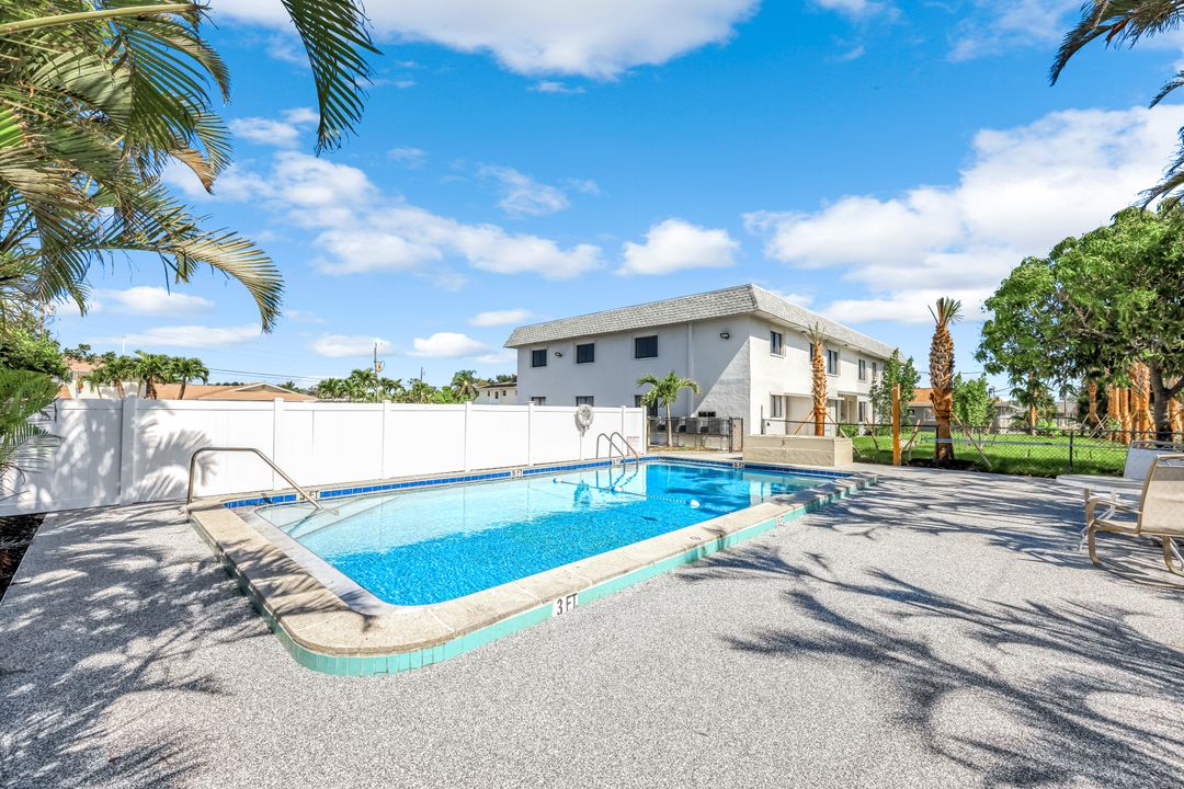 4815 Tudor Dr, Cape Coral, FL 33904