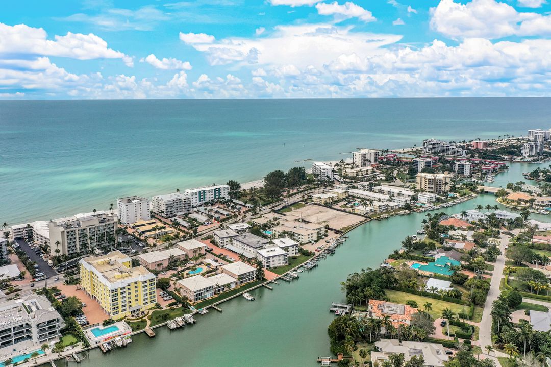 1910 Gulf Shore Blvd N #207, Naples, FL 34102