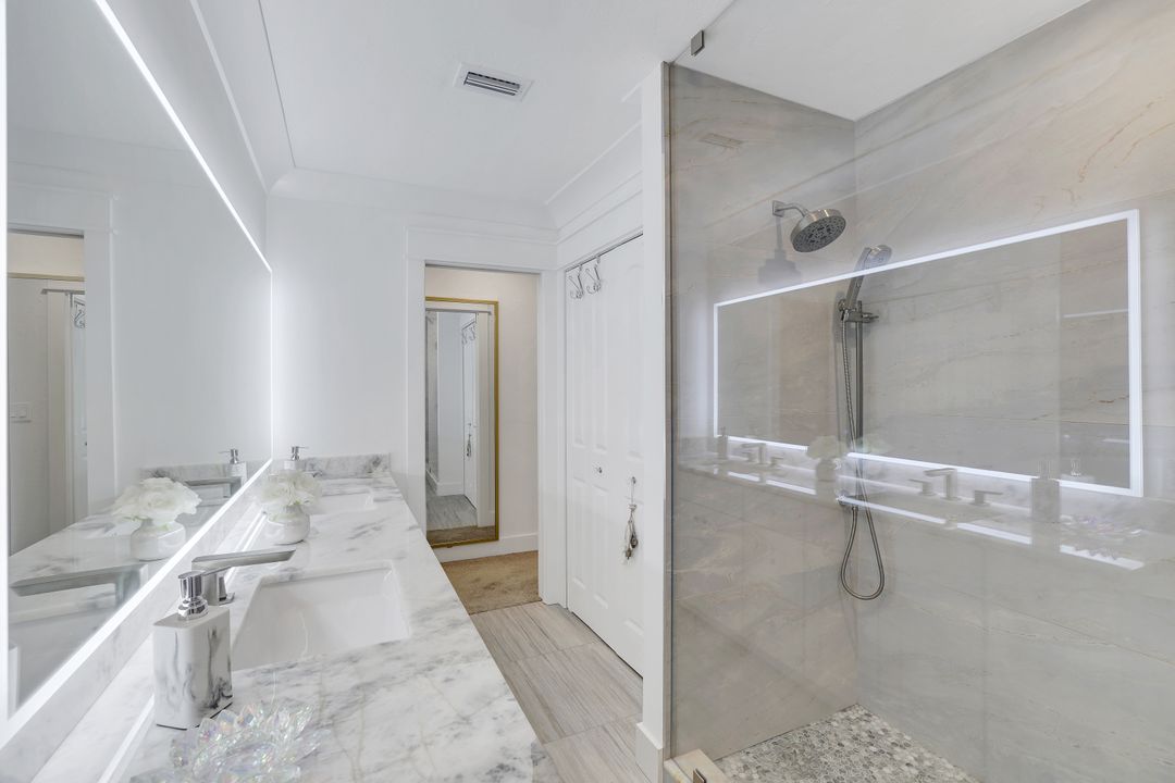 585 100th Ave N, Naples, FL 34108