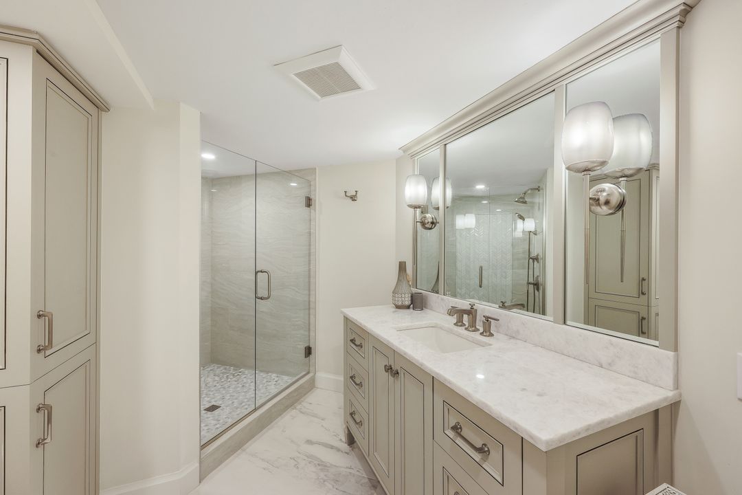 4041 Gulf Shore Blvd N #PH-6, Naples, FL 34103