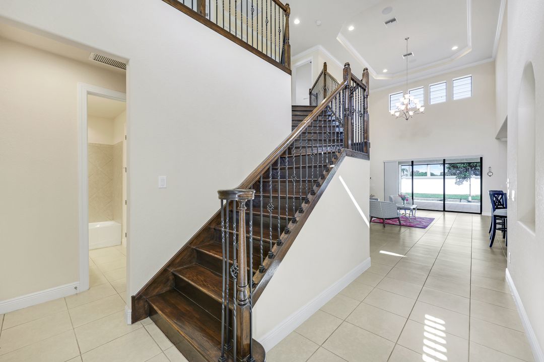 10101 Florence Cir, Naples, FL 34119