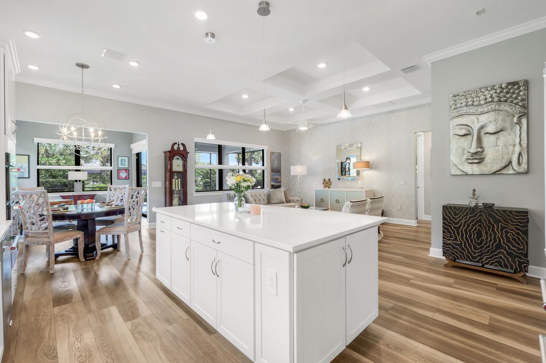 9721 Everglades Dr, Naples, FL 34120