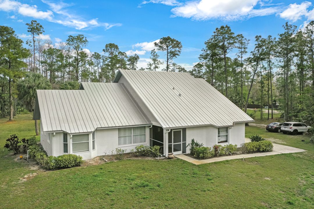 161 20th Ave NW, Naples, FL 34120