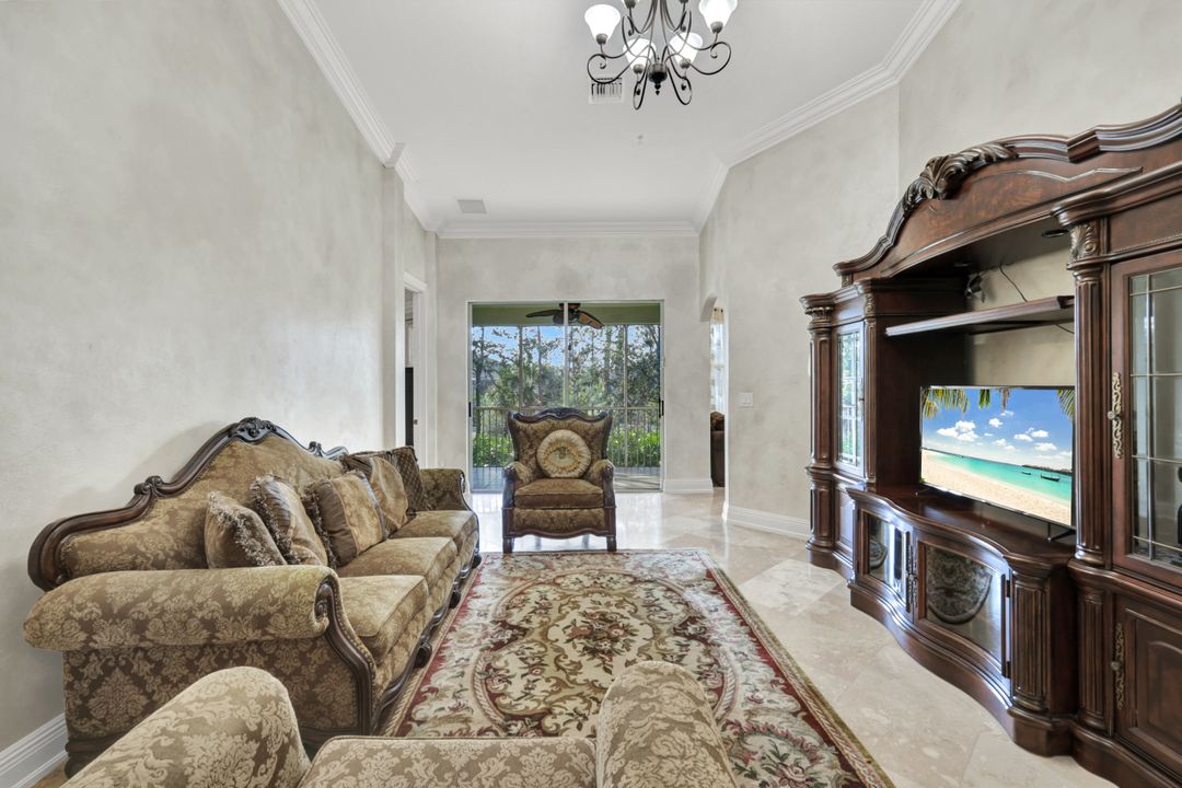 1345 Mariposa Cir #204, Naples, FL 34105