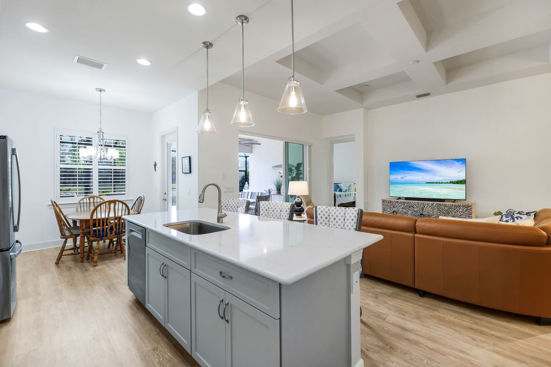 9065 Siesta Bay Dr, Naples, FL 34120