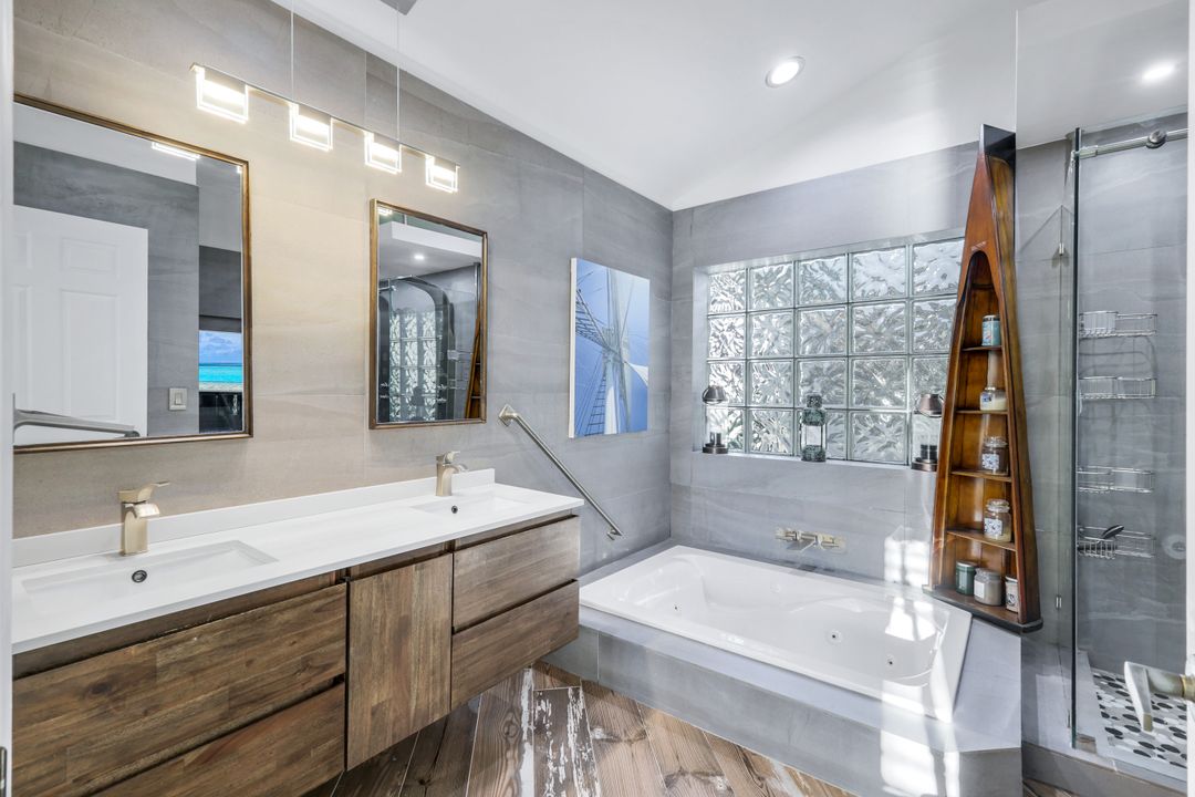 10366 Quail Crown Dr, Naples, FL 34119