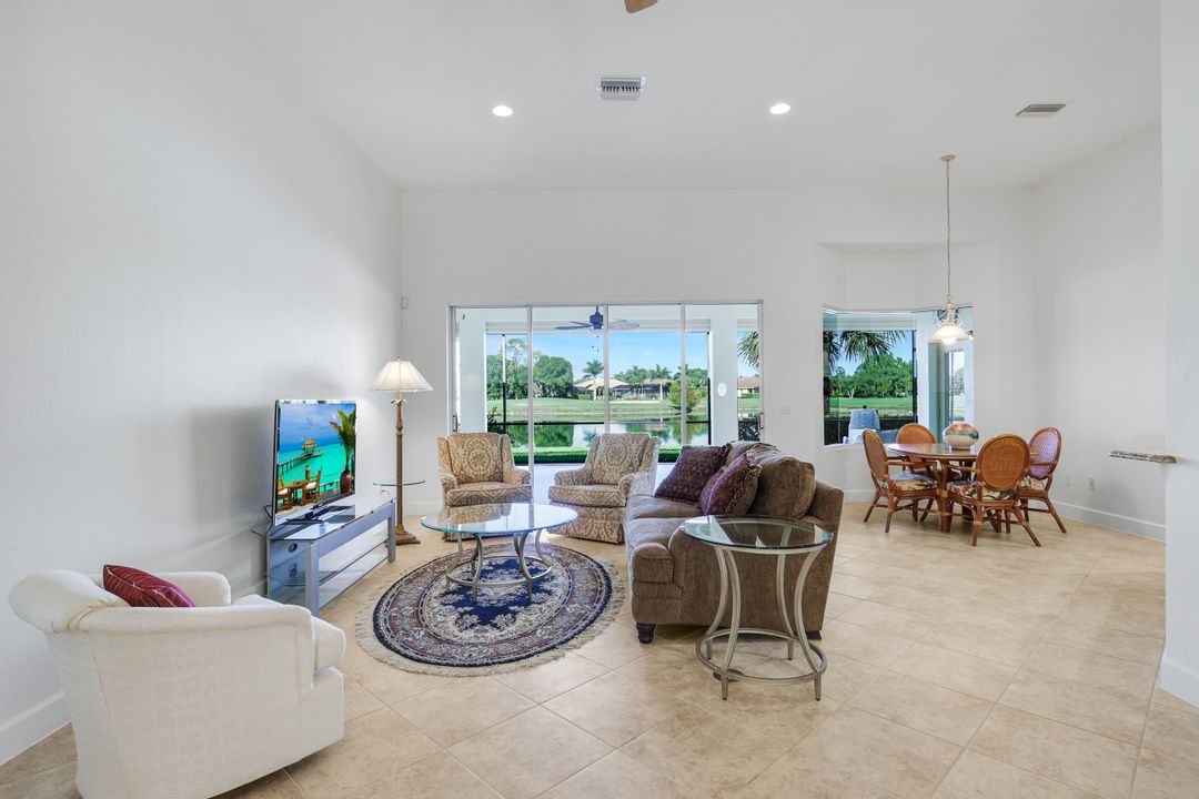 8737 Mustang Island Cir, Naples, FL 34113