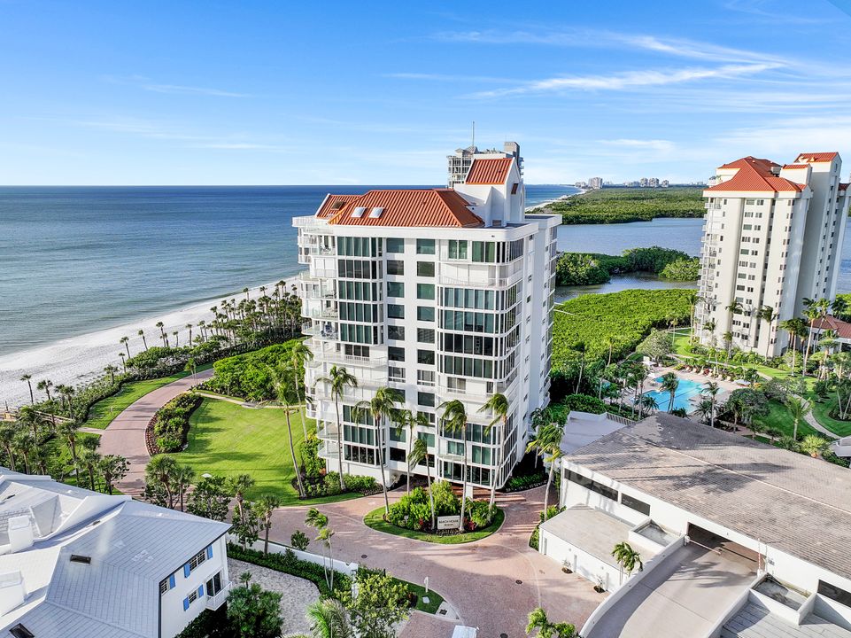 20 Seagate Dr #202, Naples, FL 34103