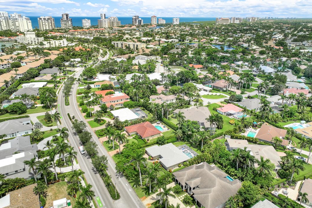 727 Park Shore Dr, Naples, FL 34103